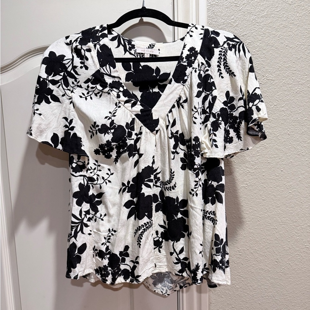 Skies are Blue black and cream floral flutter sleeve top